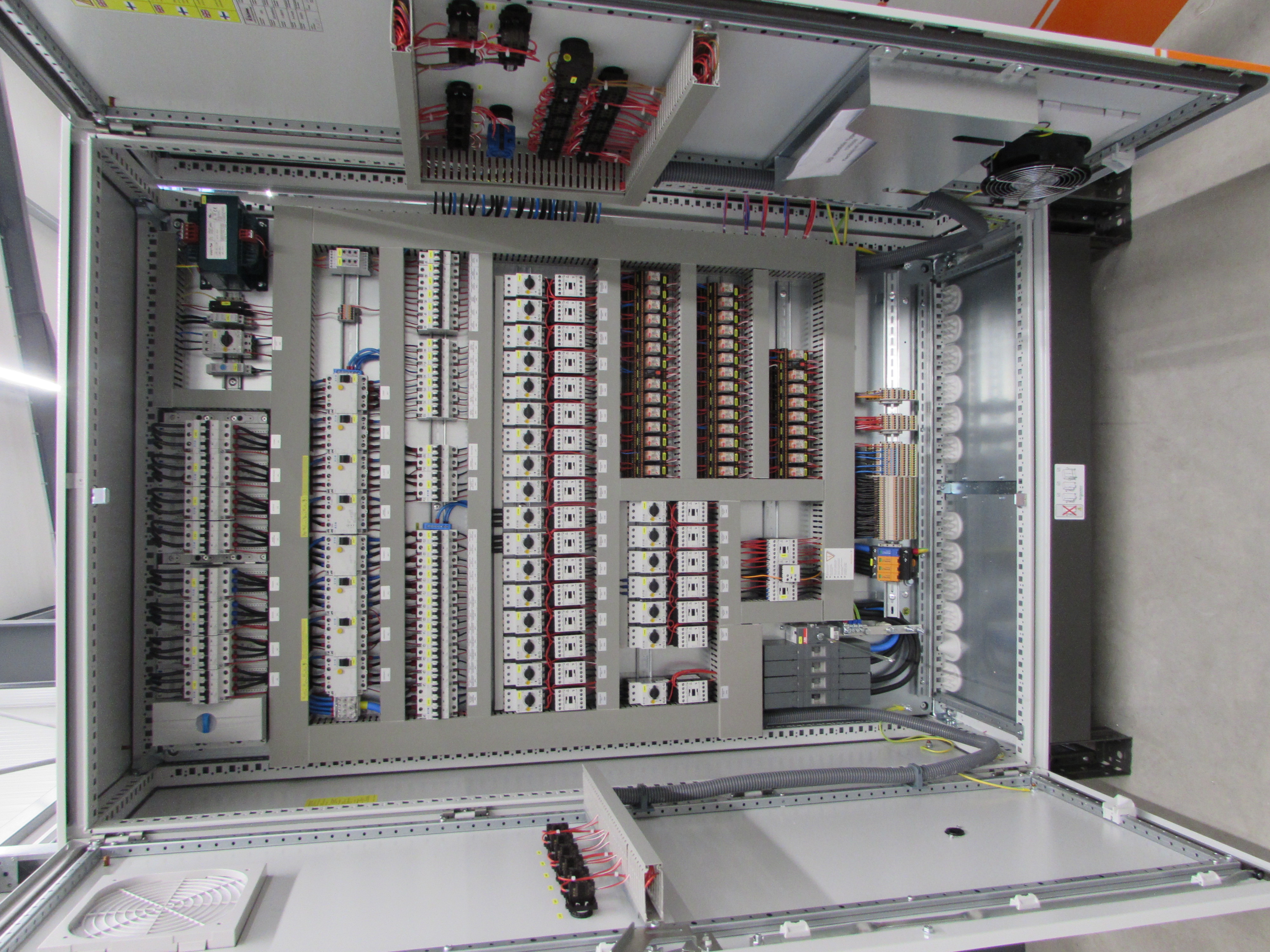 Control cabinet Amacs front ventilation/feeding/ LEC/ Light